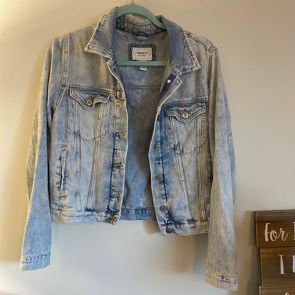 Forever 21 Jean Jacket Size M Blue Acid Wash Denim Trucker